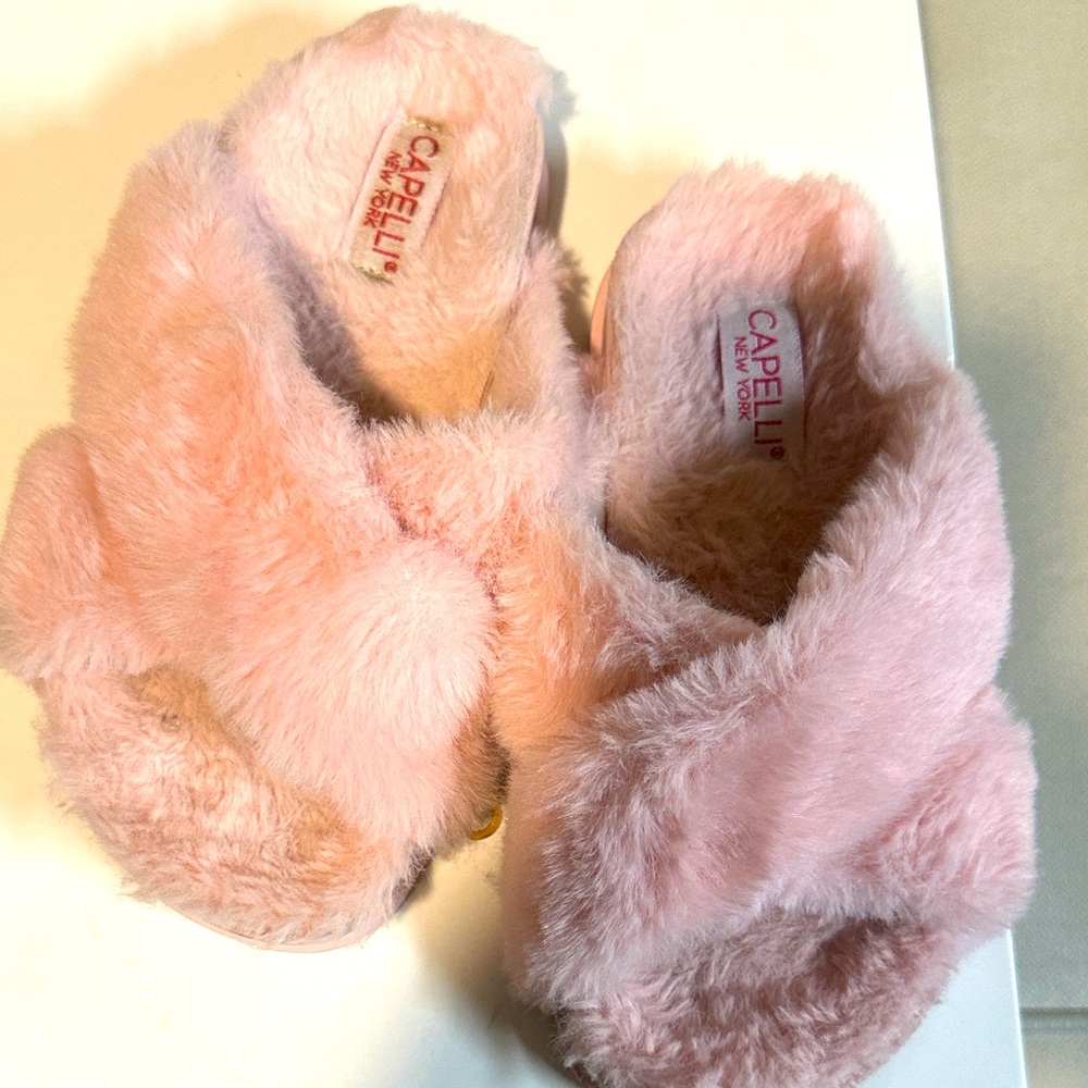 Girls Capelli New York Textured Sole Slippers